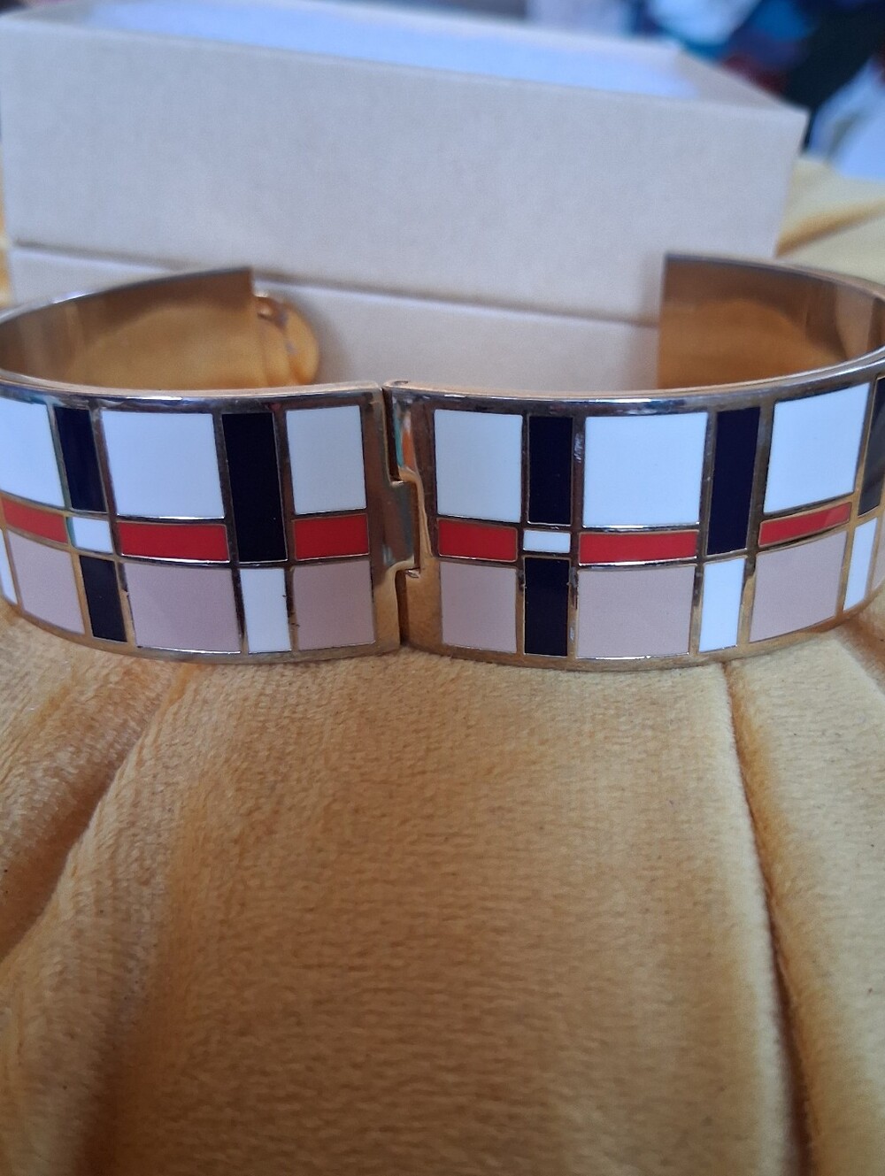 SPARTINA Hinged Bangle - Picture 2 of 7